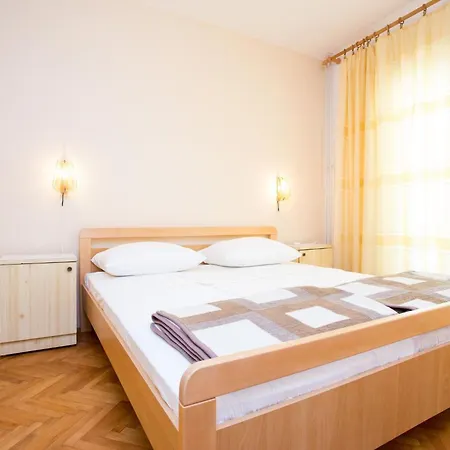 Apartamento Ester Mit Terrasse By Interhome Punat