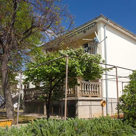 דירה Ester Mit Terrasse By Interhome