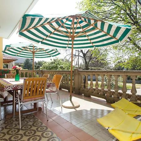 דירה Ester Mit Terrasse By Interhome