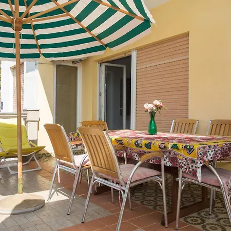 דירה Ester Mit Terrasse By Interhome *