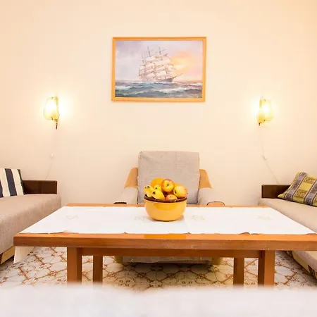 Ester Mit Terrasse By Interhome דירה